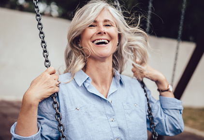 Frau kann durch Kreon® den Alltag genießen